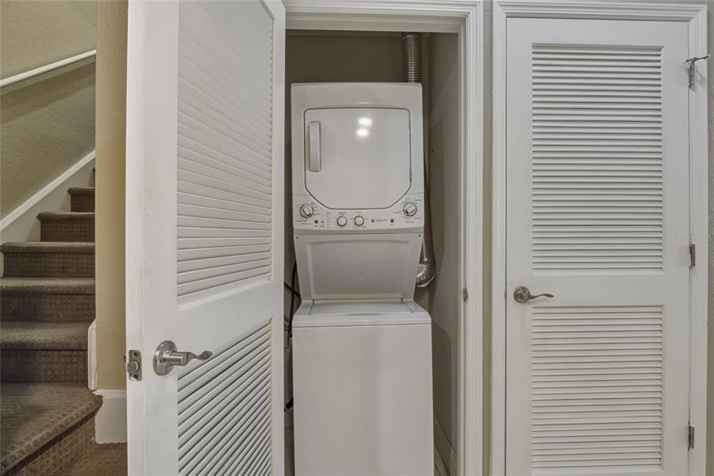 For Sale: $255,000 (3 beds, 2 baths, 1296 Square Feet)