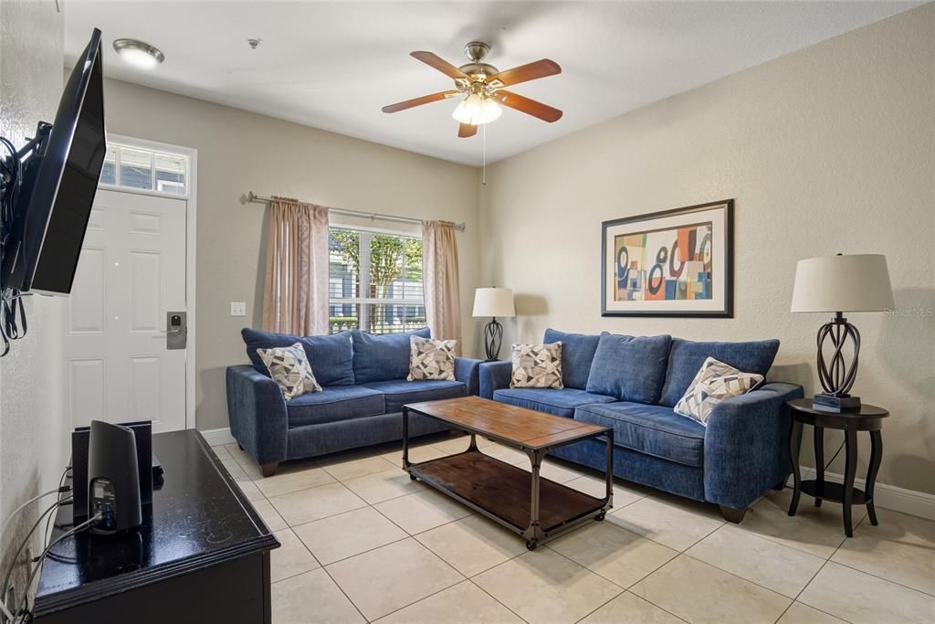 For Sale: $255,000 (3 beds, 2 baths, 1296 Square Feet)