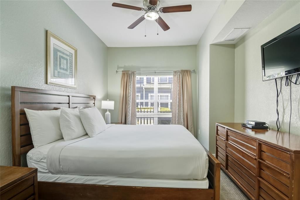 For Sale: $255,000 (3 beds, 2 baths, 1296 Square Feet)