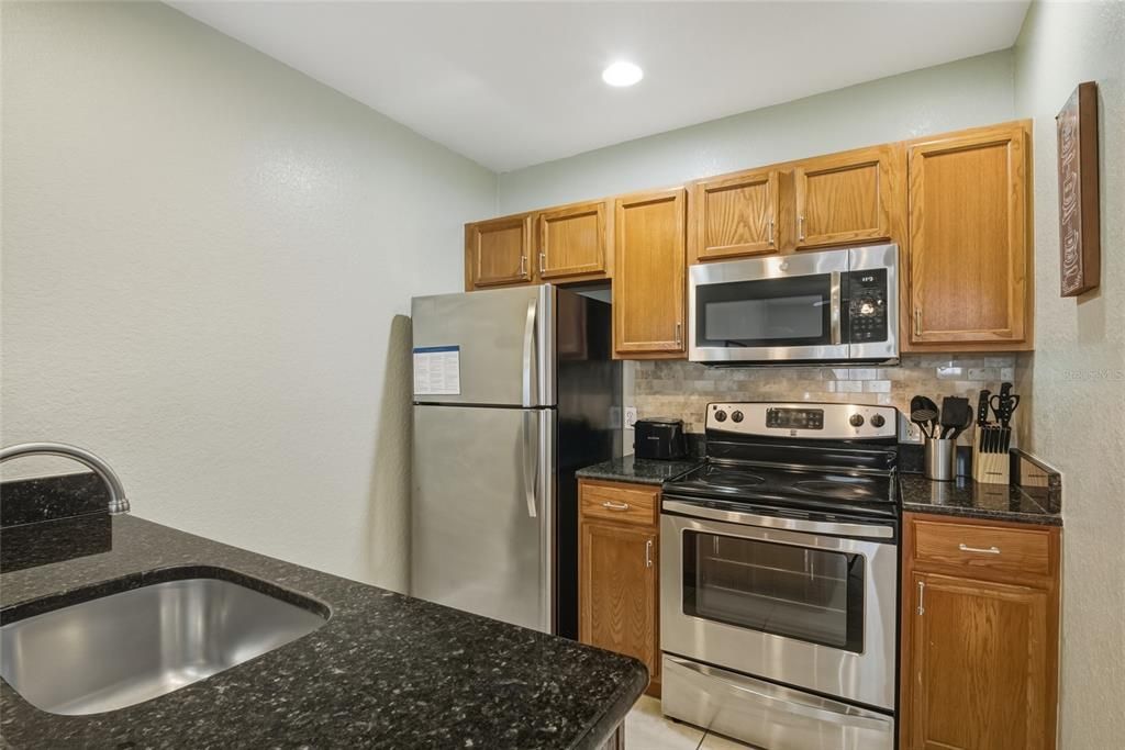 For Sale: $255,000 (3 beds, 2 baths, 1296 Square Feet)