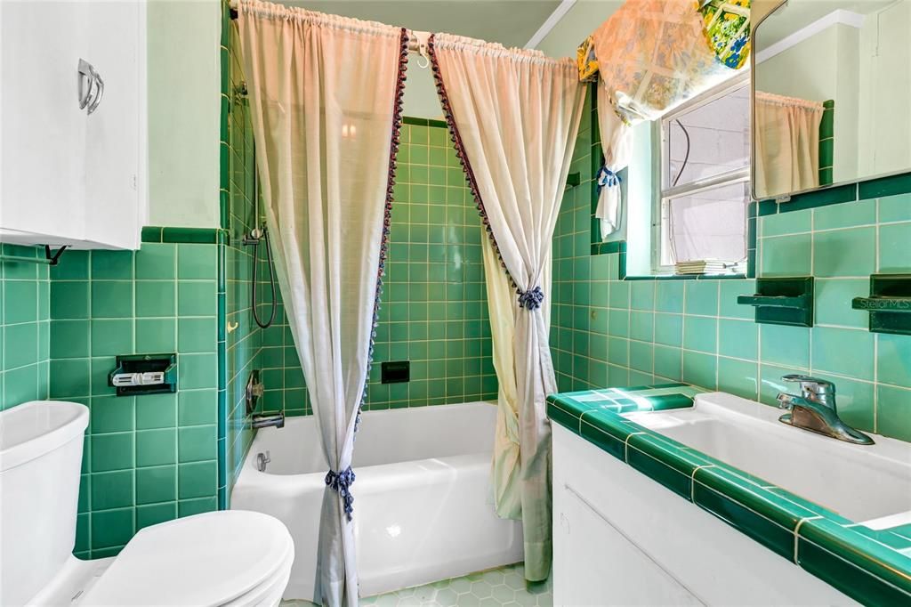 Activo con contrato: $598,000 (3 camas, 2 baños, 1724 Pies cuadrados)