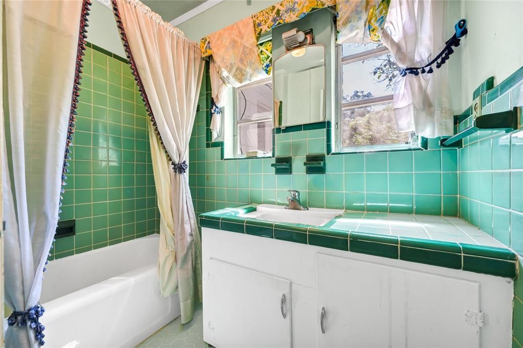 Activo con contrato: $598,000 (3 camas, 2 baños, 1724 Pies cuadrados)