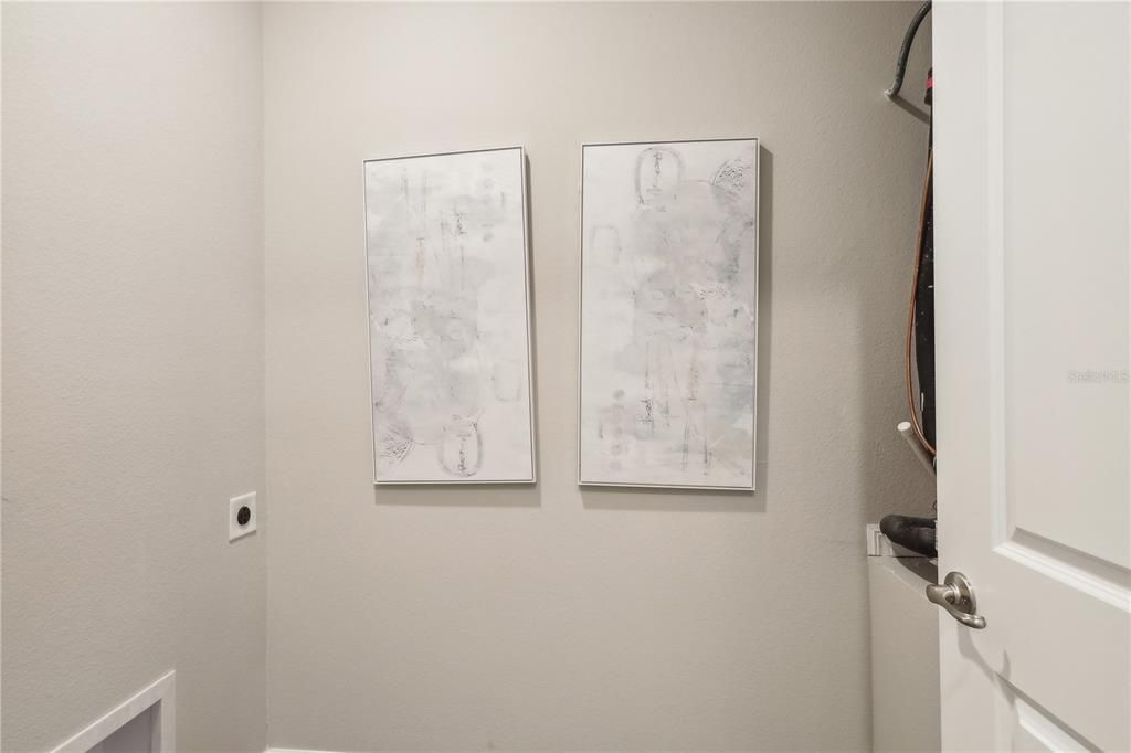 合同活跃: $304,990 (2 贝兹, 2 浴室, 1608 平方英尺)