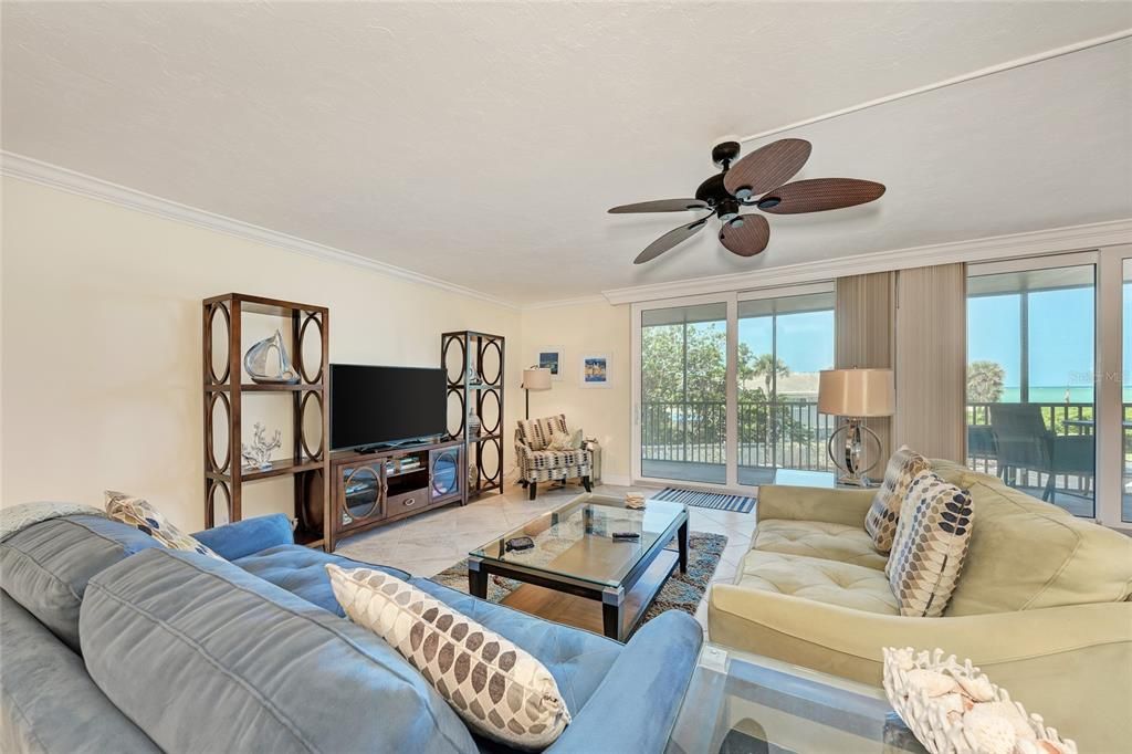 For Sale: $850,000 (2 beds, 2 baths, 1435 Square Feet)