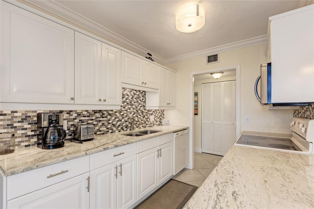 For Sale: $850,000 (2 beds, 2 baths, 1435 Square Feet)