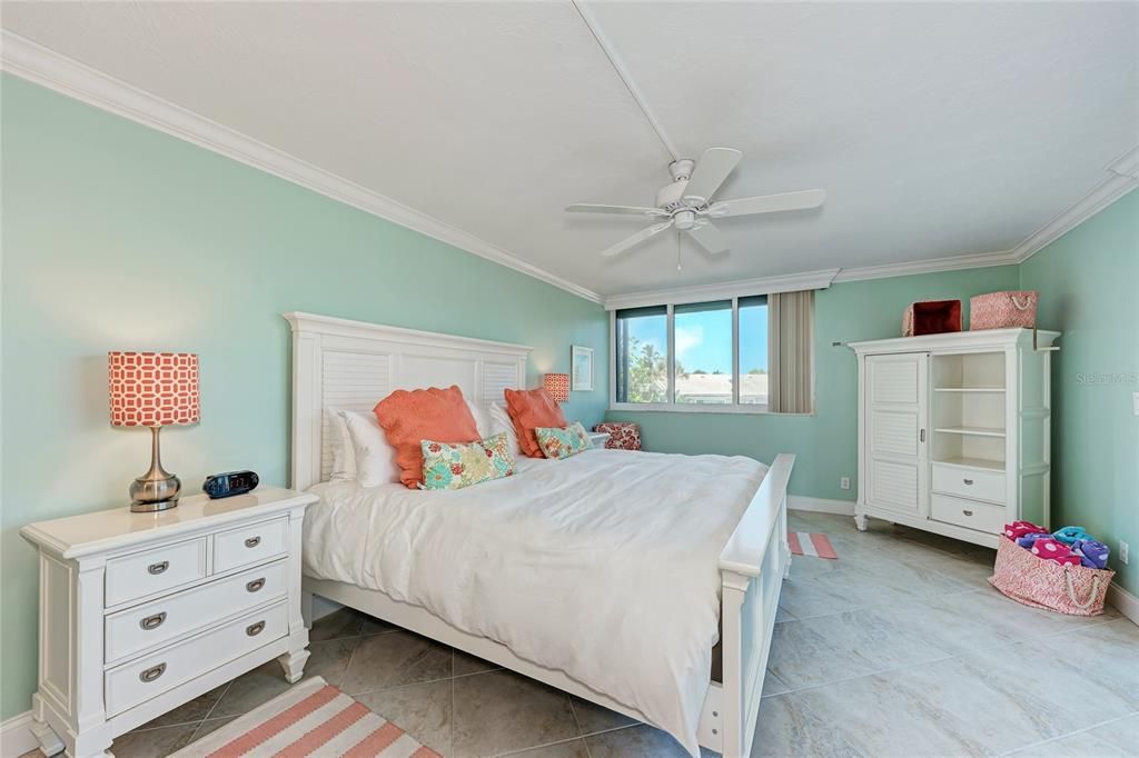 For Sale: $850,000 (2 beds, 2 baths, 1435 Square Feet)