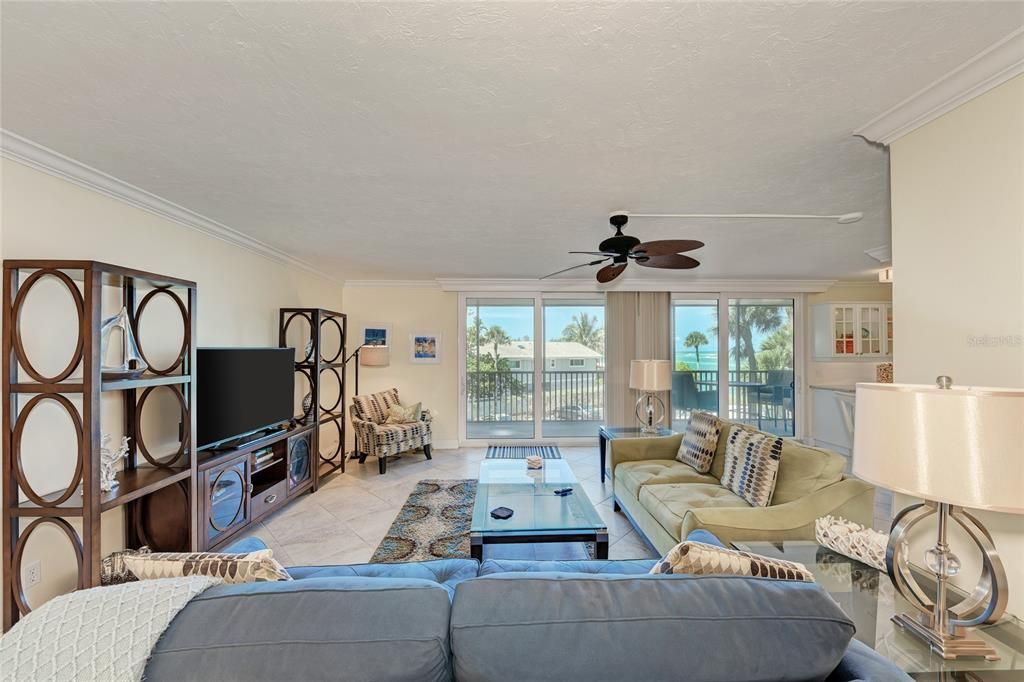 For Sale: $850,000 (2 beds, 2 baths, 1435 Square Feet)