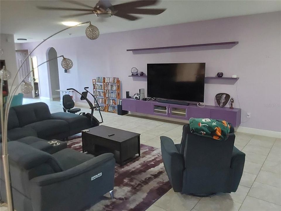 For Sale: $395,000 (4 beds, 3 baths, 2337 Square Feet)