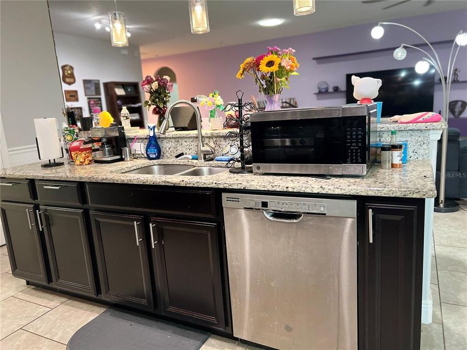 For Sale: $395,000 (4 beds, 3 baths, 2337 Square Feet)