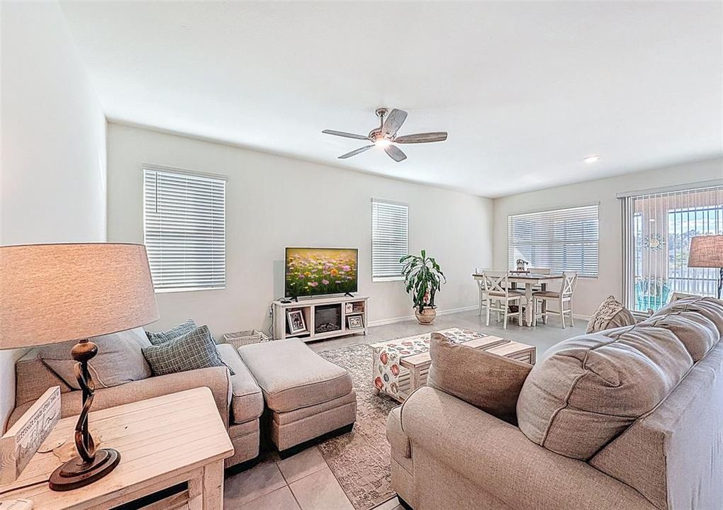 En Venta: $357,900 (3 camas, 2 baños, 1822 Pies cuadrados)