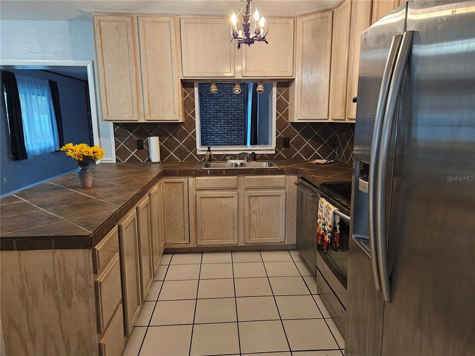 For Sale: $330,000 (3 beds, 3 baths, 2043 Square Feet)