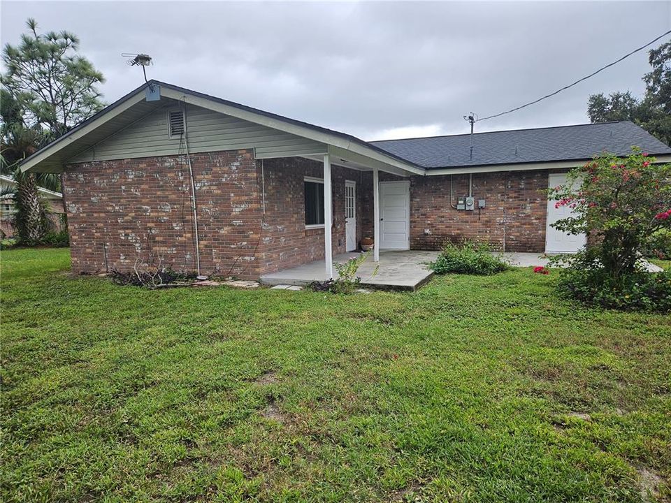 For Sale: $330,000 (3 beds, 3 baths, 2043 Square Feet)