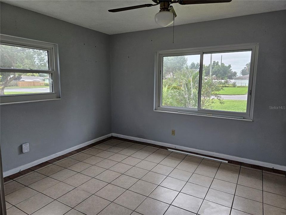 For Sale: $330,000 (3 beds, 3 baths, 2043 Square Feet)