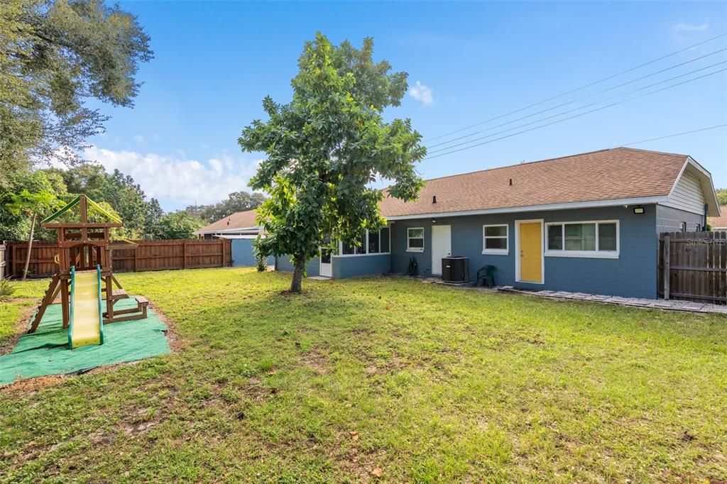 For Sale: $310,000 (3 beds, 2 baths, 1431 Square Feet)