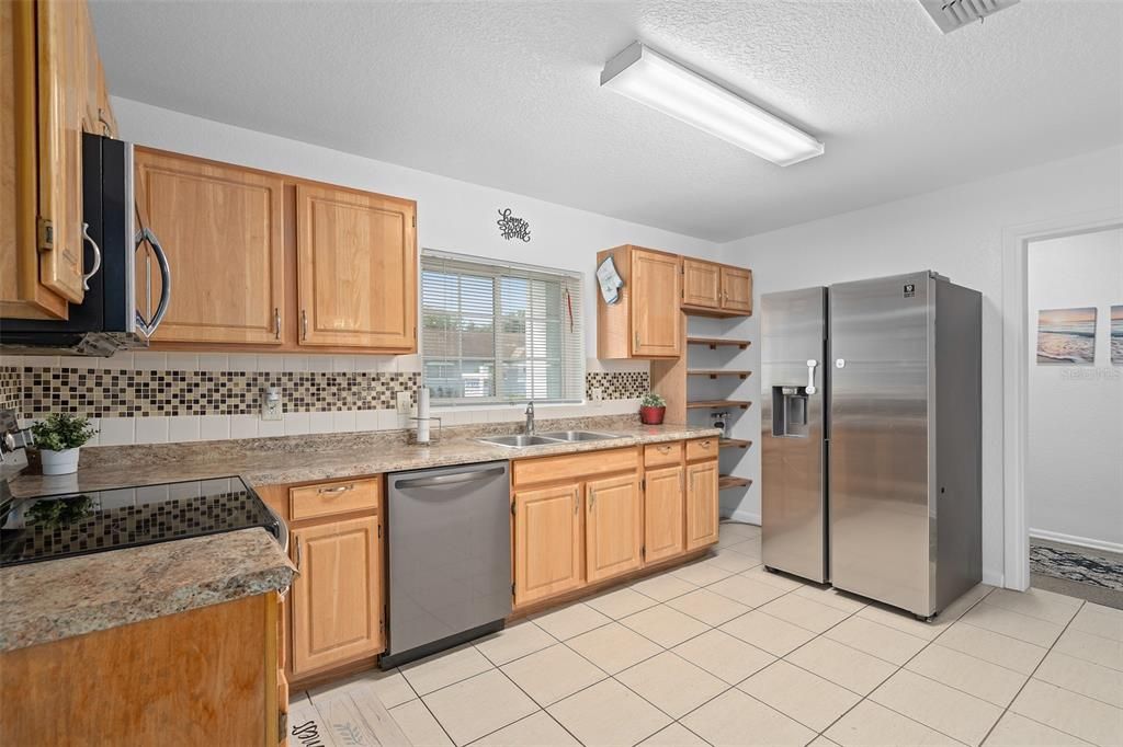 For Sale: $310,000 (3 beds, 2 baths, 1431 Square Feet)