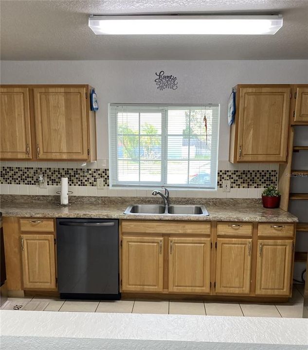 For Sale: $310,000 (3 beds, 2 baths, 1431 Square Feet)