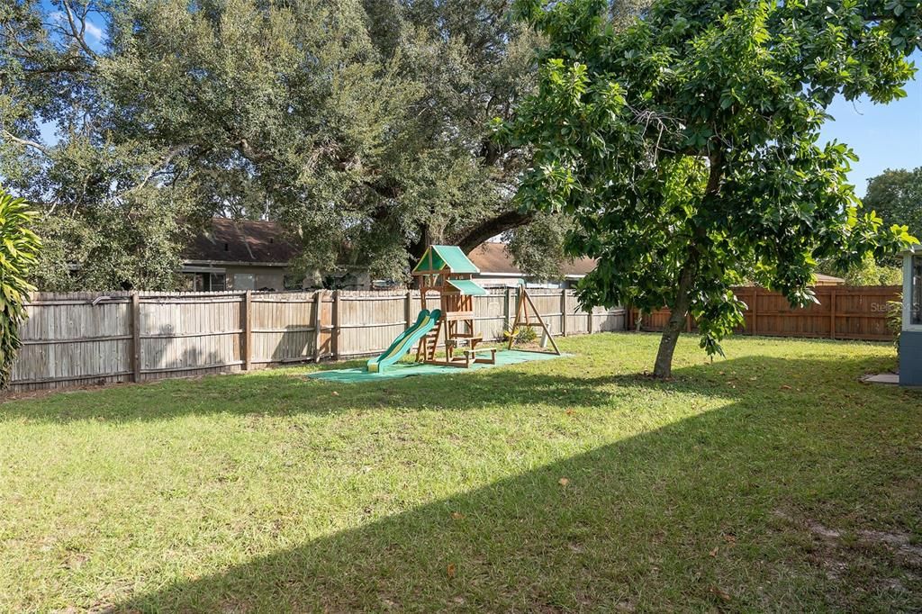 For Sale: $310,000 (3 beds, 2 baths, 1431 Square Feet)