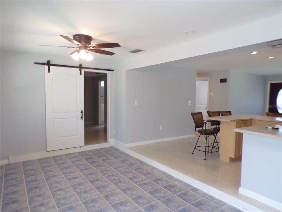 出租: $2,325 (2 贝兹, 2 浴室, 1365 平方英尺)