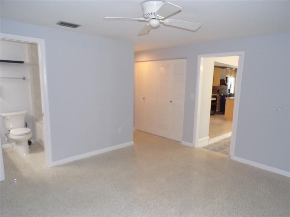 出租: $2,325 (2 贝兹, 2 浴室, 1365 平方英尺)