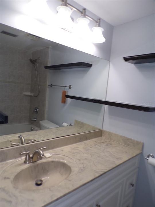 出租: $2,325 (2 贝兹, 2 浴室, 1365 平方英尺)