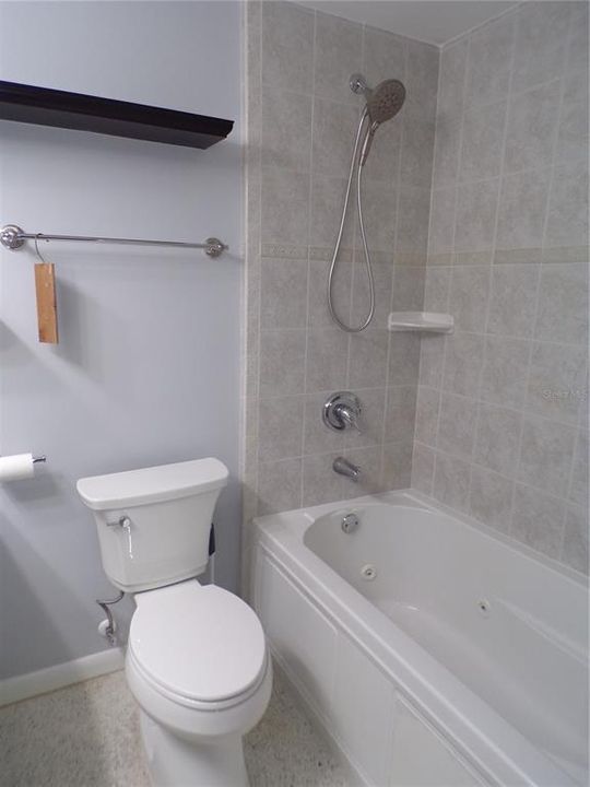 出租: $2,325 (2 贝兹, 2 浴室, 1365 平方英尺)