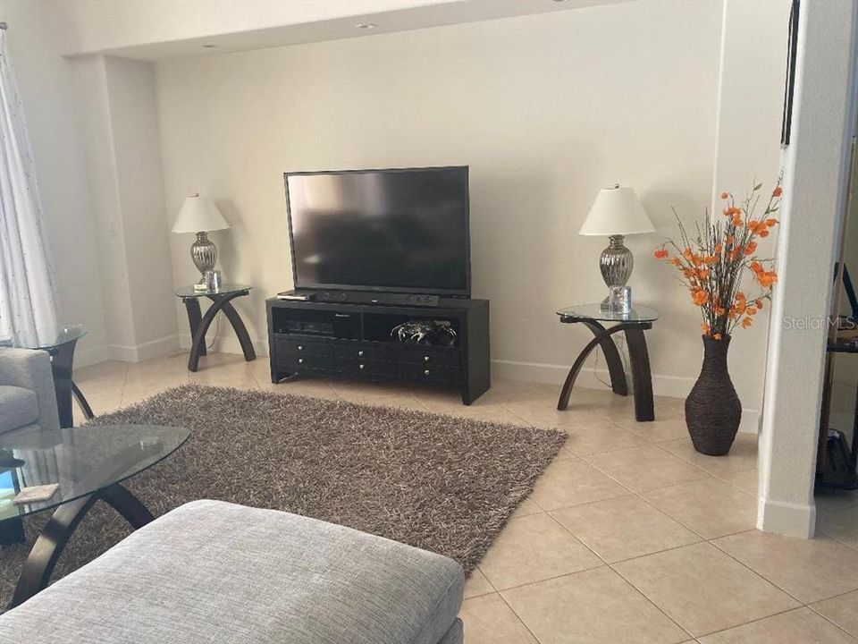 For Rent: $4,195 (4 beds, 3 baths, 3014 Square Feet)