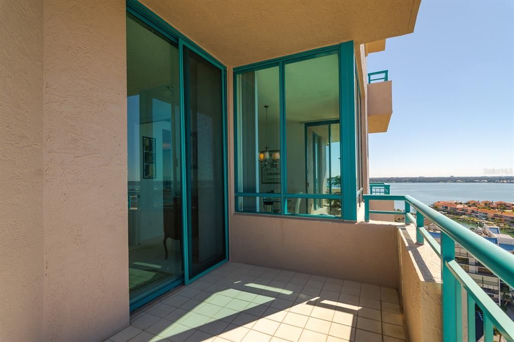 На продажу: $2,100,000 (3 спален, 2 ванн, 2464 Квадратных фут)