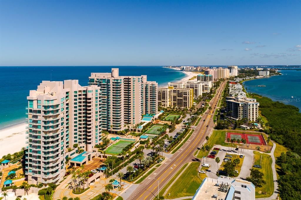 На продажу: $2,100,000 (3 спален, 2 ванн, 2464 Квадратных фут)