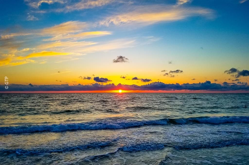 На продажу: $2,100,000 (3 спален, 2 ванн, 2464 Квадратных фут)