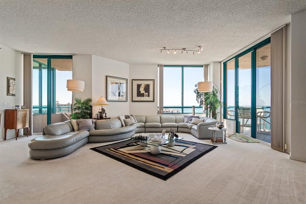 На продажу: $2,100,000 (3 спален, 2 ванн, 2464 Квадратных фут)