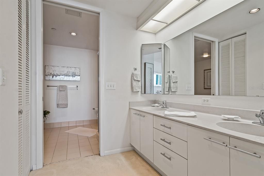 На продажу: $2,100,000 (3 спален, 2 ванн, 2464 Квадратных фут)