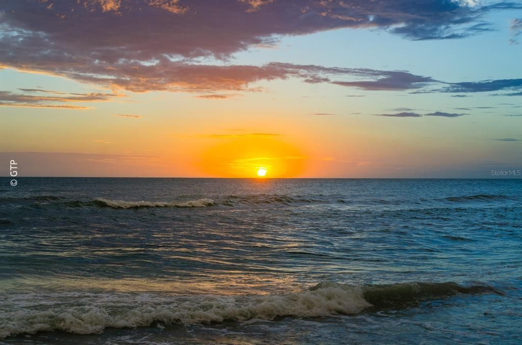 На продажу: $2,100,000 (3 спален, 2 ванн, 2464 Квадратных фут)