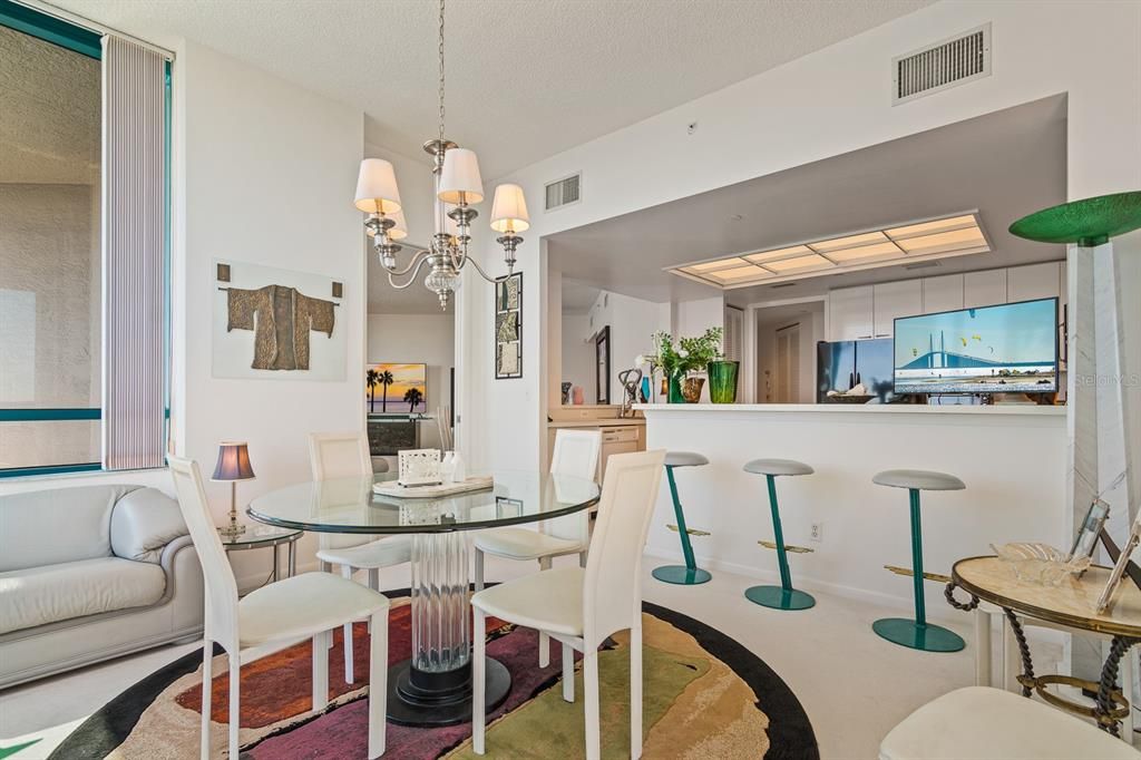 На продажу: $2,100,000 (3 спален, 2 ванн, 2464 Квадратных фут)