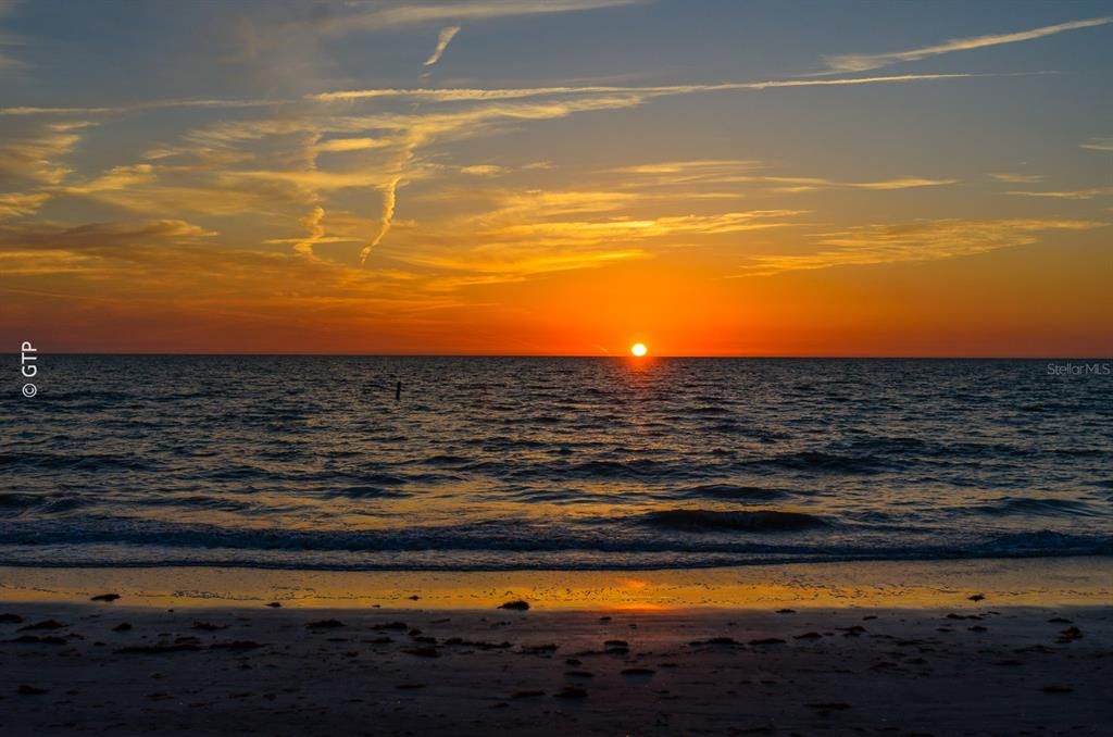 На продажу: $2,100,000 (3 спален, 2 ванн, 2464 Квадратных фут)