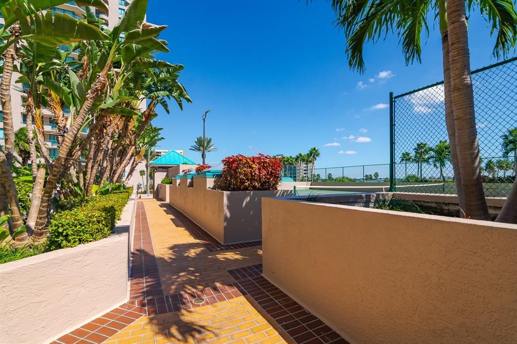 На продажу: $2,100,000 (3 спален, 2 ванн, 2464 Квадратных фут)