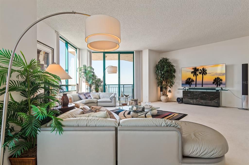 На продажу: $2,100,000 (3 спален, 2 ванн, 2464 Квадратных фут)