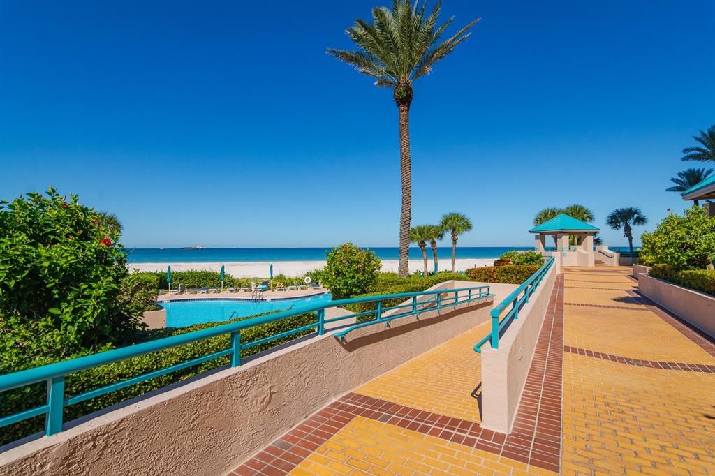 На продажу: $2,100,000 (3 спален, 2 ванн, 2464 Квадратных фут)