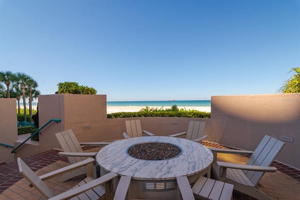 На продажу: $2,100,000 (3 спален, 2 ванн, 2464 Квадратных фут)