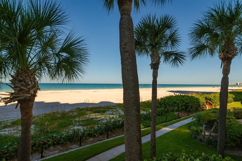 На продажу: $2,100,000 (3 спален, 2 ванн, 2464 Квадратных фут)