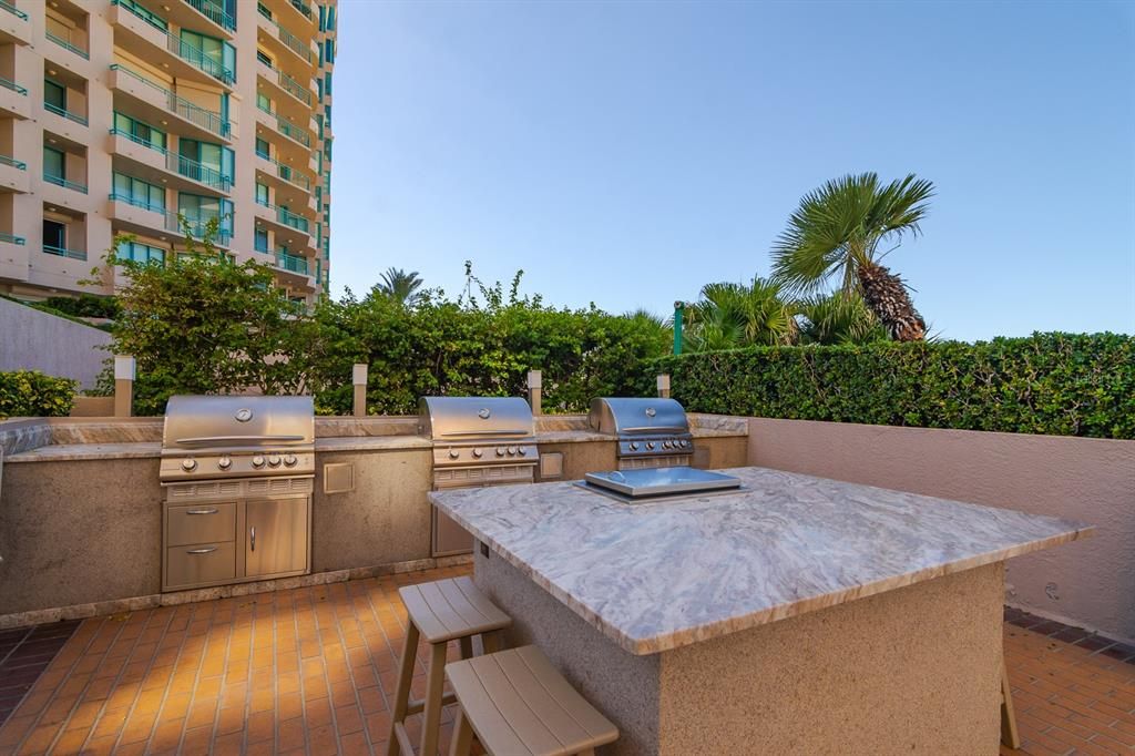 На продажу: $2,100,000 (3 спален, 2 ванн, 2464 Квадратных фут)