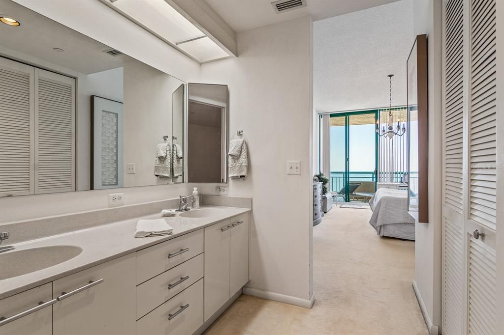 На продажу: $2,100,000 (3 спален, 2 ванн, 2464 Квадратных фут)