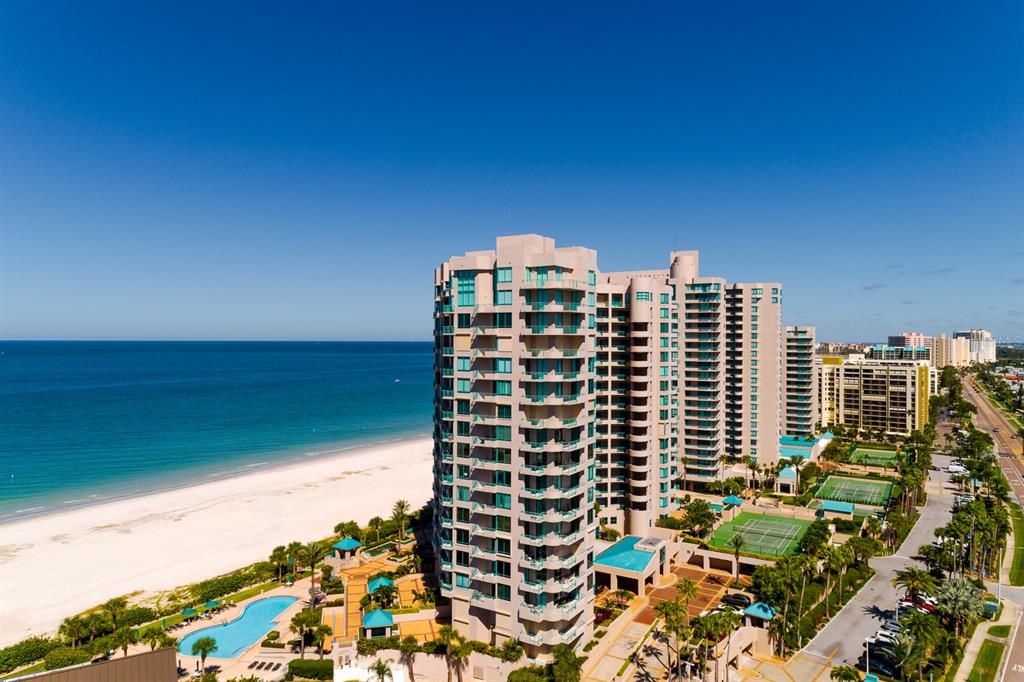 На продажу: $2,100,000 (3 спален, 2 ванн, 2464 Квадратных фут)