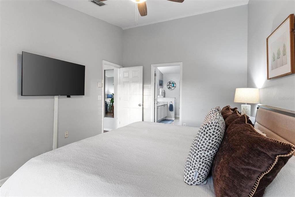 Active With Contract: $375,000 (3 beds, 2 baths, 1610 Square Feet)