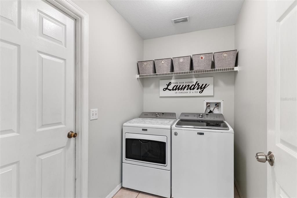 Active With Contract: $375,000 (3 beds, 2 baths, 1610 Square Feet)