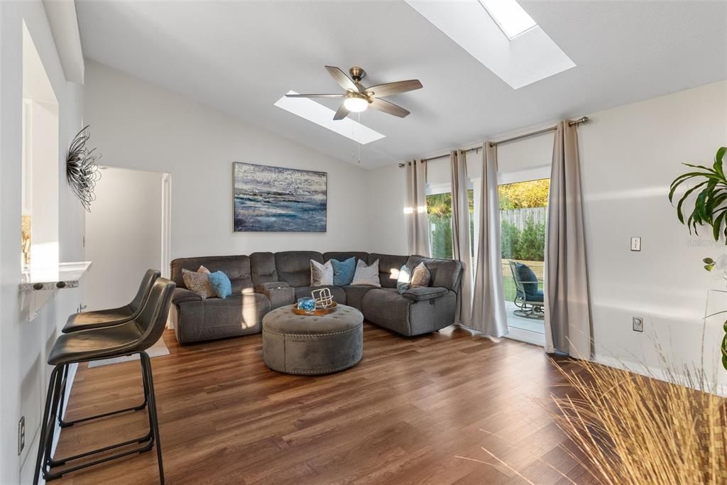 Active With Contract: $375,000 (3 beds, 2 baths, 1610 Square Feet)