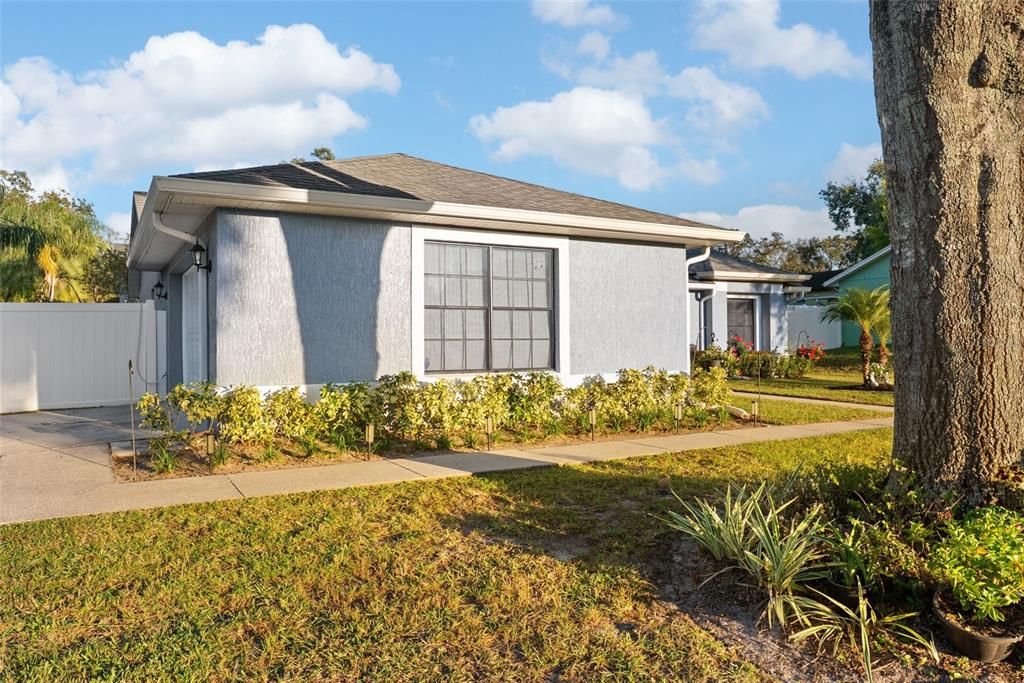 Active With Contract: $375,000 (3 beds, 2 baths, 1610 Square Feet)