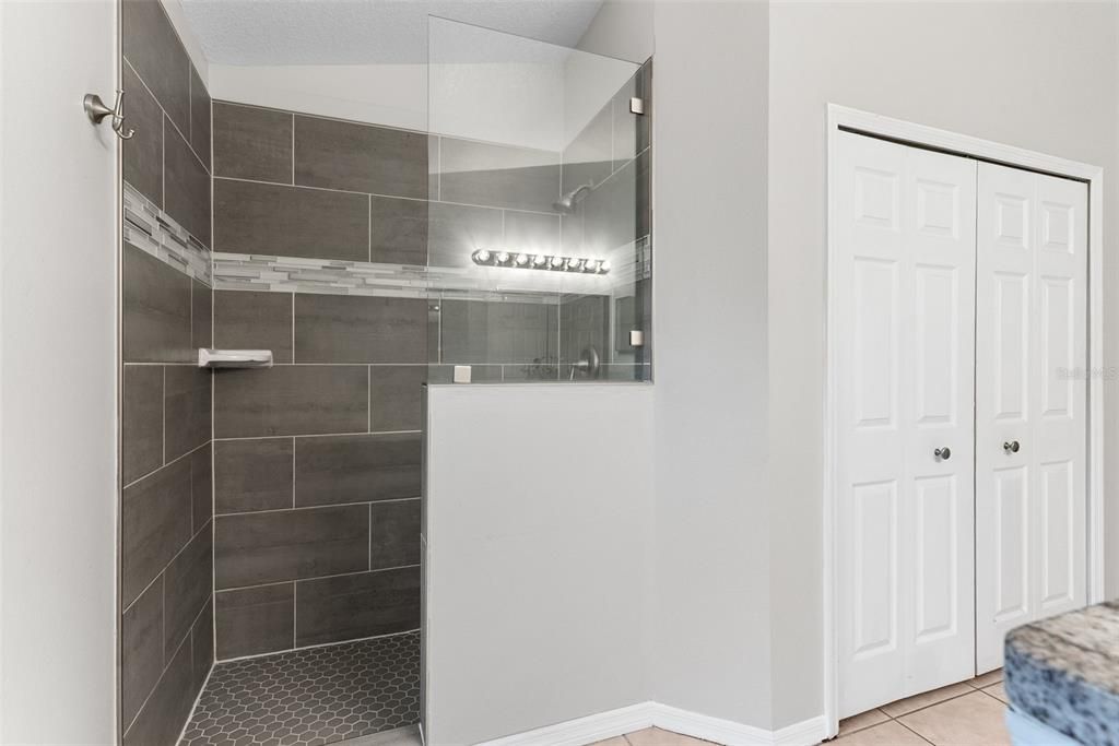 Active With Contract: $375,000 (3 beds, 2 baths, 1610 Square Feet)