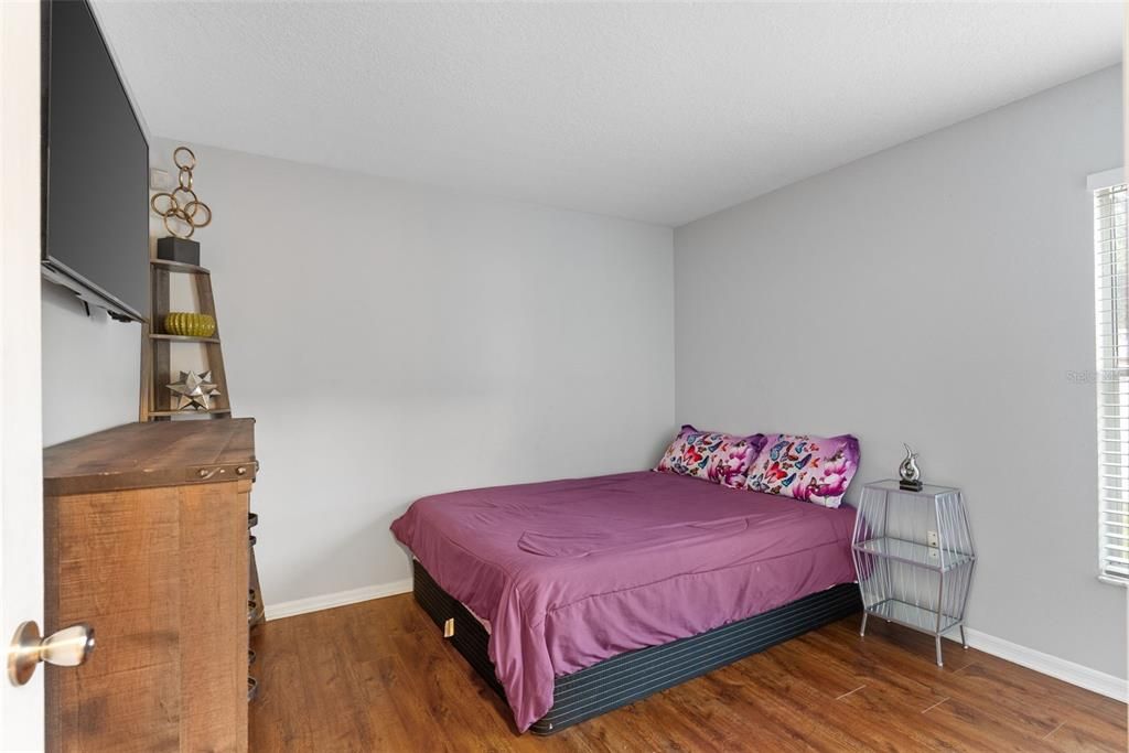 Active With Contract: $375,000 (3 beds, 2 baths, 1610 Square Feet)