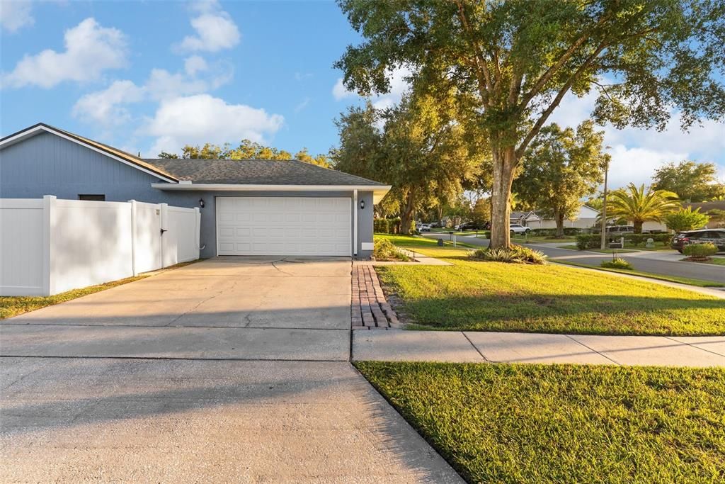 Active With Contract: $375,000 (3 beds, 2 baths, 1610 Square Feet)