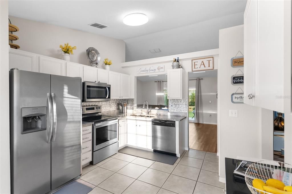 Active With Contract: $375,000 (3 beds, 2 baths, 1610 Square Feet)